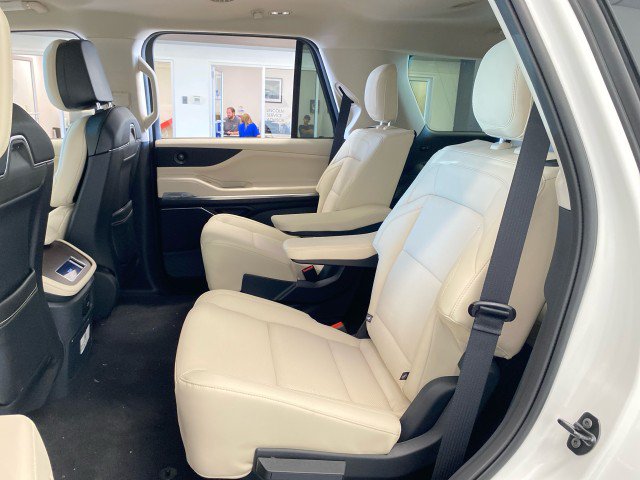 New 2027 Lincoln Navigator Premiere AWD/4WD image 12