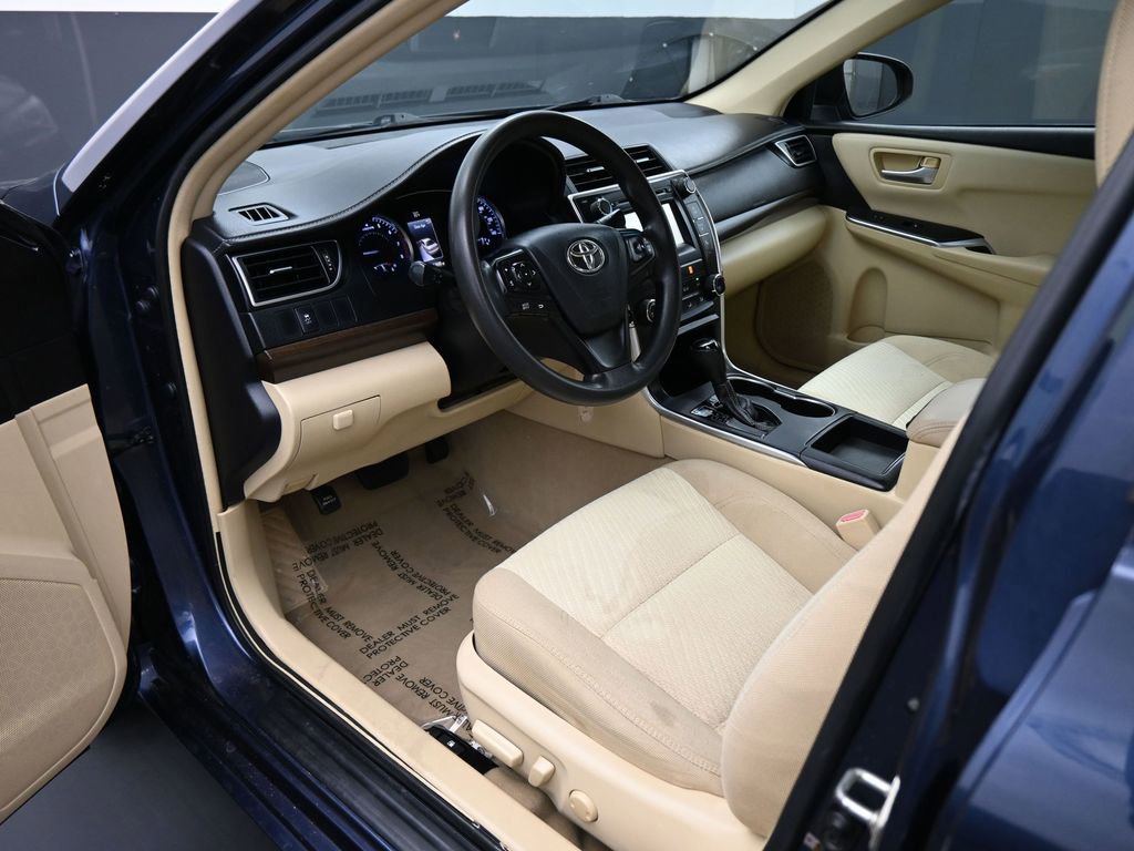 Used 2016 Toyota Camry LE image 2