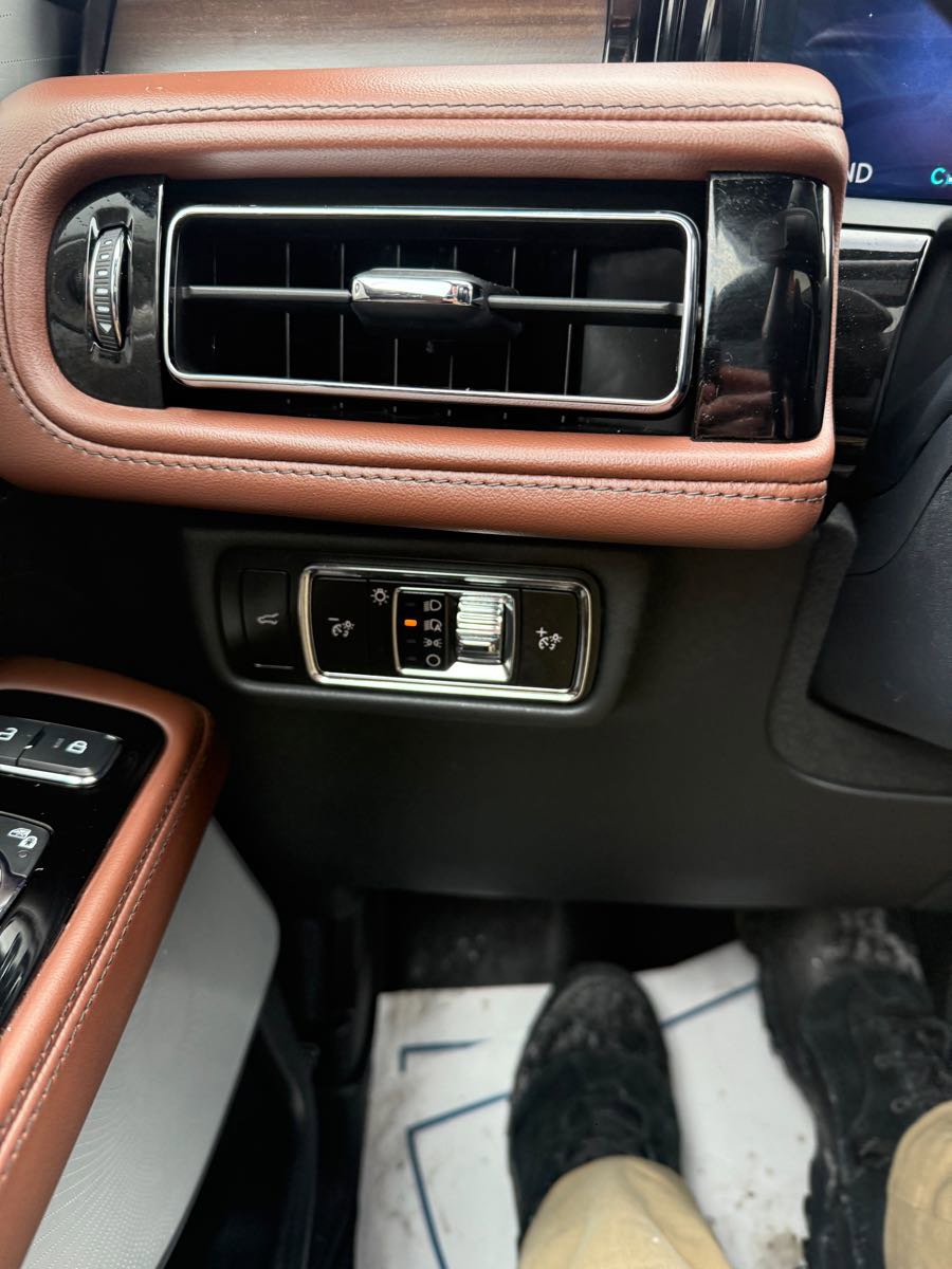 Used 2025 Lincoln Aviator Reserve w/ Equipment Group 201A image 29