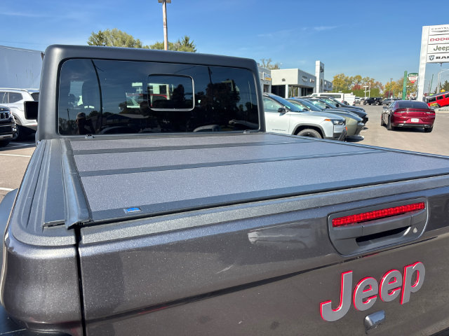 Used 2025 Jeep Gladiator Rubicon w/ Safety Group AWD/4WD image 4