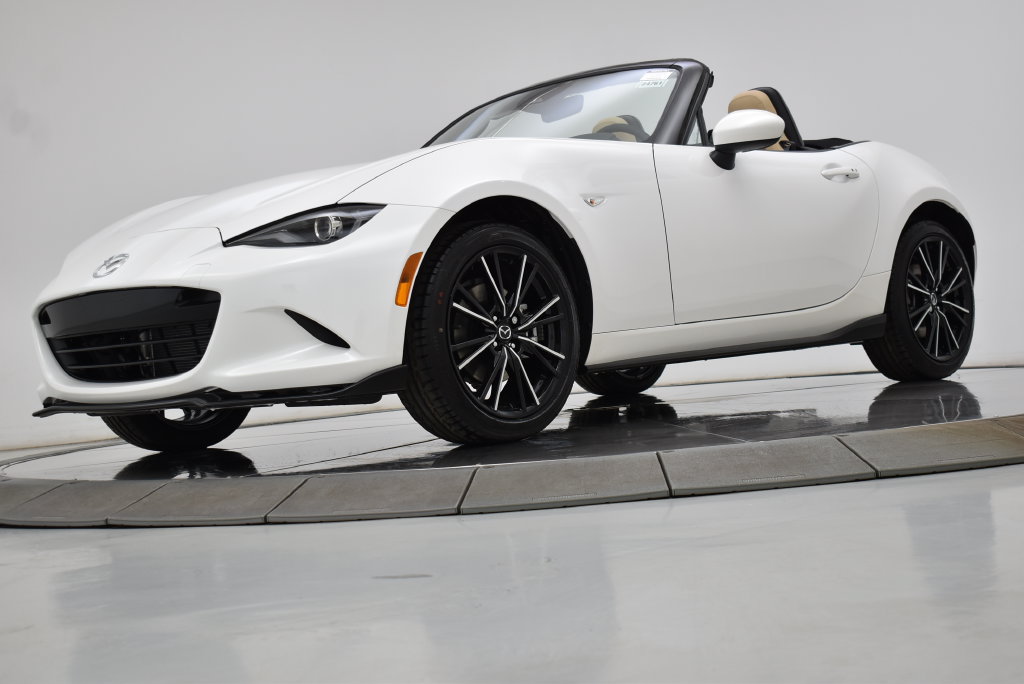 Used 2025 MAZDA MX-5 Miata Grand Touring w/ Appearance Package RWD image 12