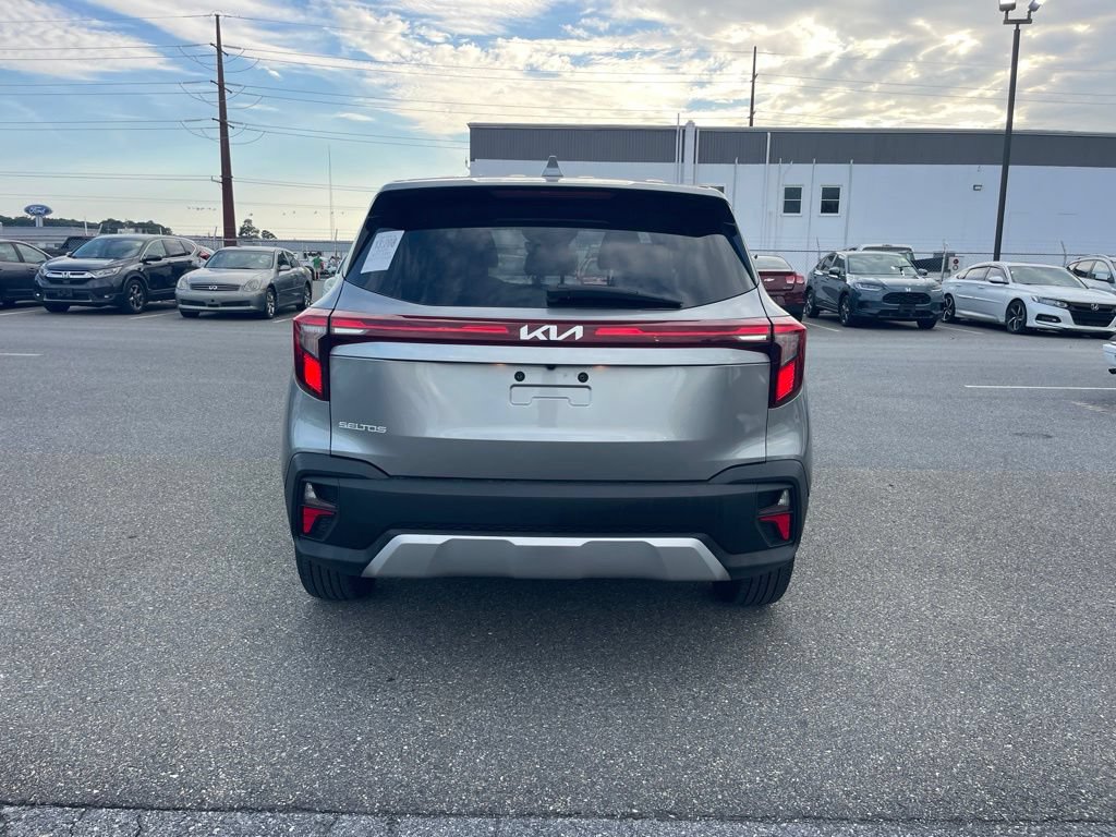 Used 2026 Kia Seltos LX FWD image 4
