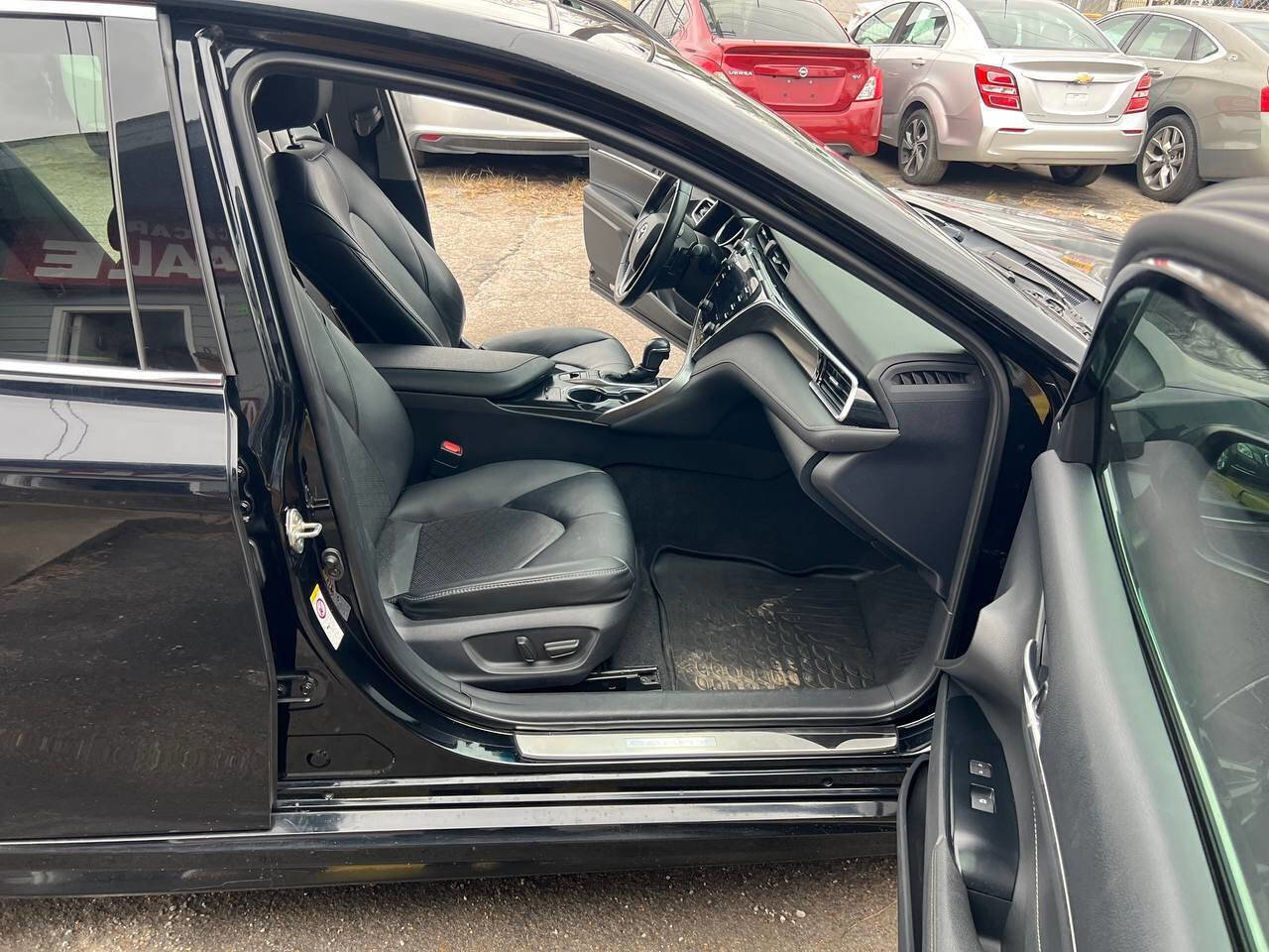 Used 2018 Toyota Camry XSE image 18