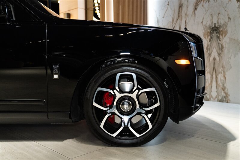 Used 2023 Rolls-Royce Cullinan Black Badge w/ Dark Exterior Package AWD/4WD image 25