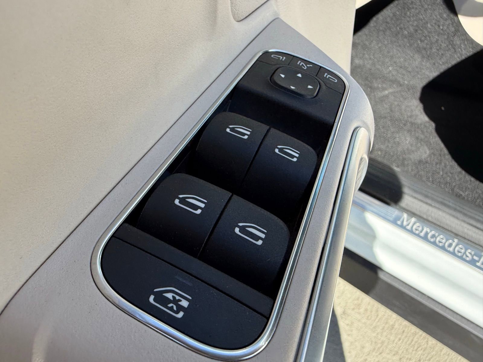 New 2025 Mercedes-Benz GLB 250 image 15
