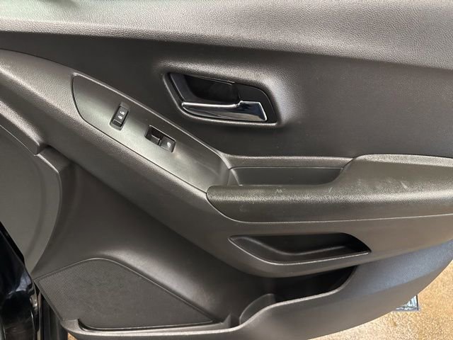 Used 2021 Chevrolet Trax LT AWD/4WD image 25