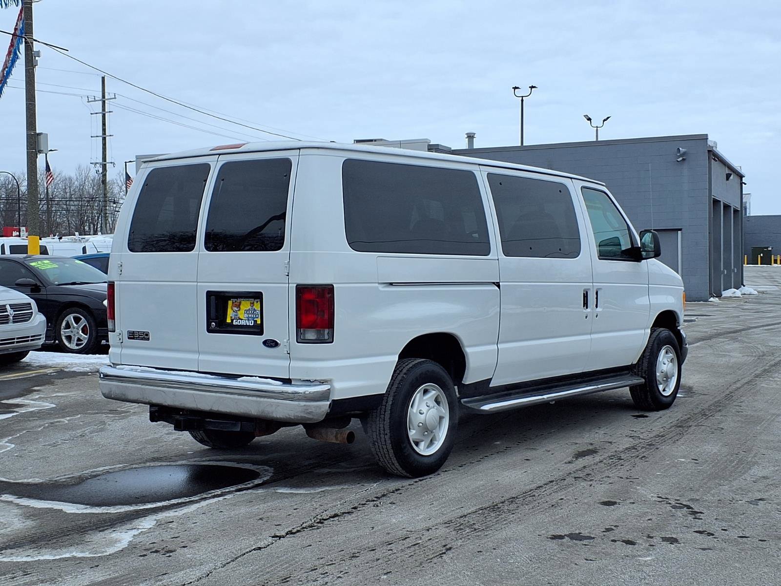 Used 2004 Ford E-350 and Econoline 350 XLT image 2