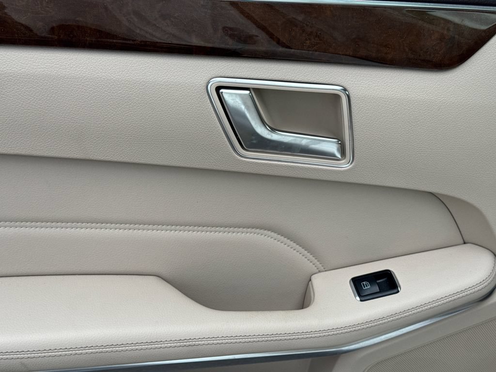 Used 2016 Mercedes-Benz E 350 4MATIC Sedan image 22