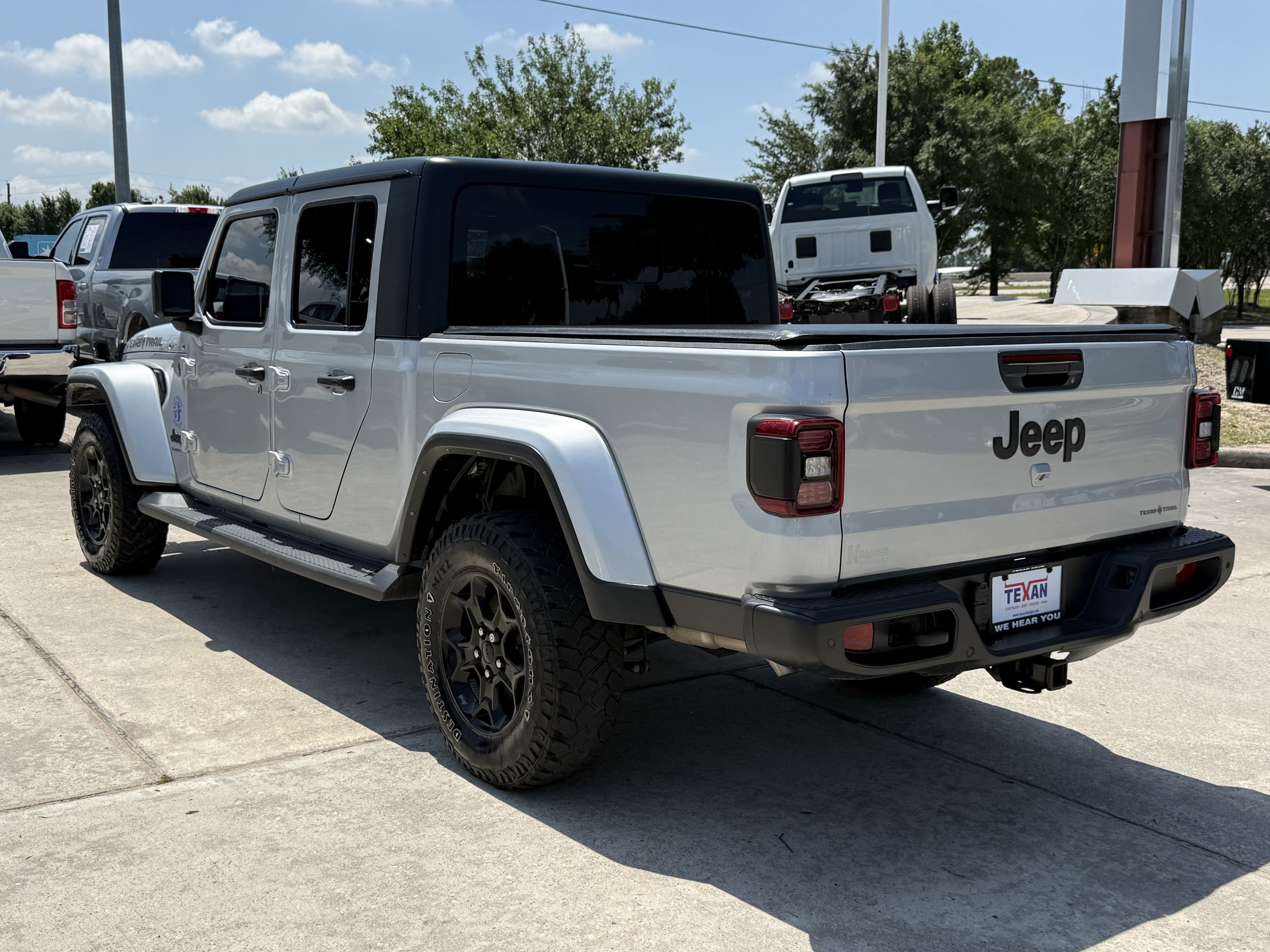 Used 2023 Jeep Gladiator Sport AWD/4WD image 7