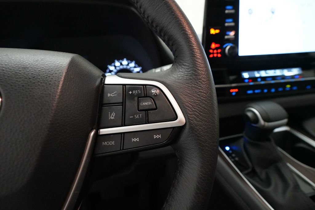 Used 2023 Toyota Sienna XLE FWD image 20