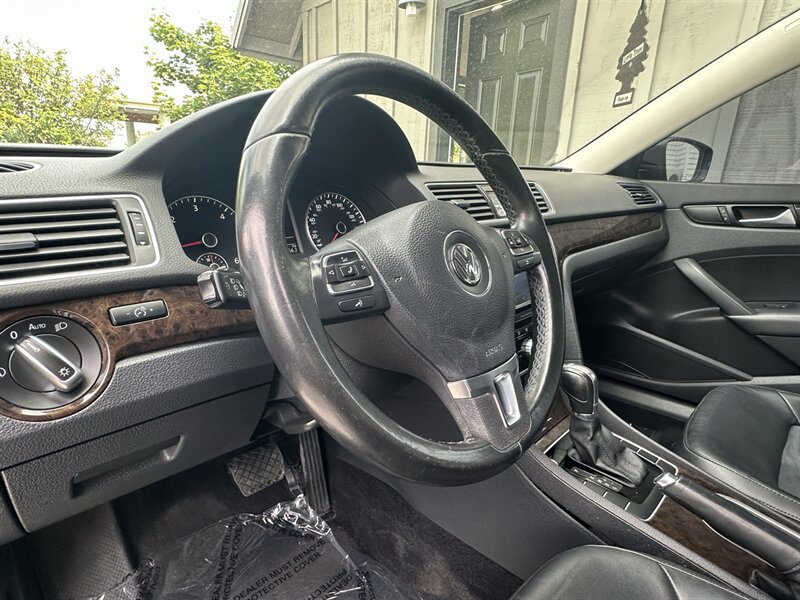 Used 2014 Volkswagen Passat TDI SEL Premium FWD image 21