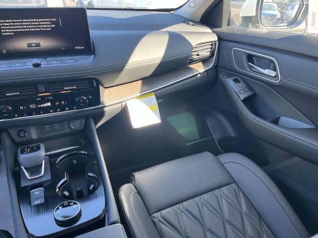 New 2026 Nissan Rogue Platinum w/ Platinum Premium Package AWD/4WD image 16