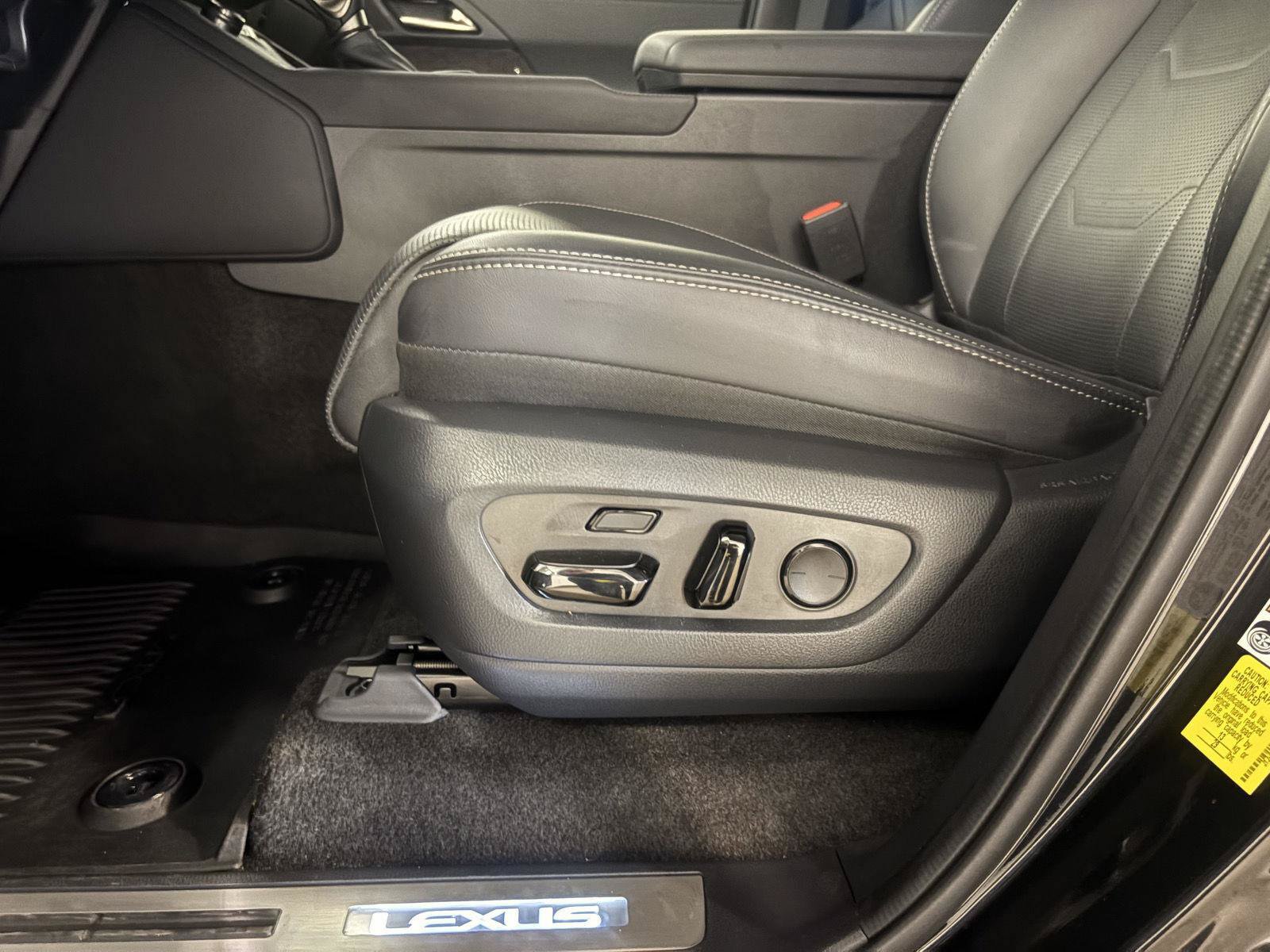 Used 2025 Lexus GX 550 w/ Accessory Package (2T) AWD/4WD image 18
