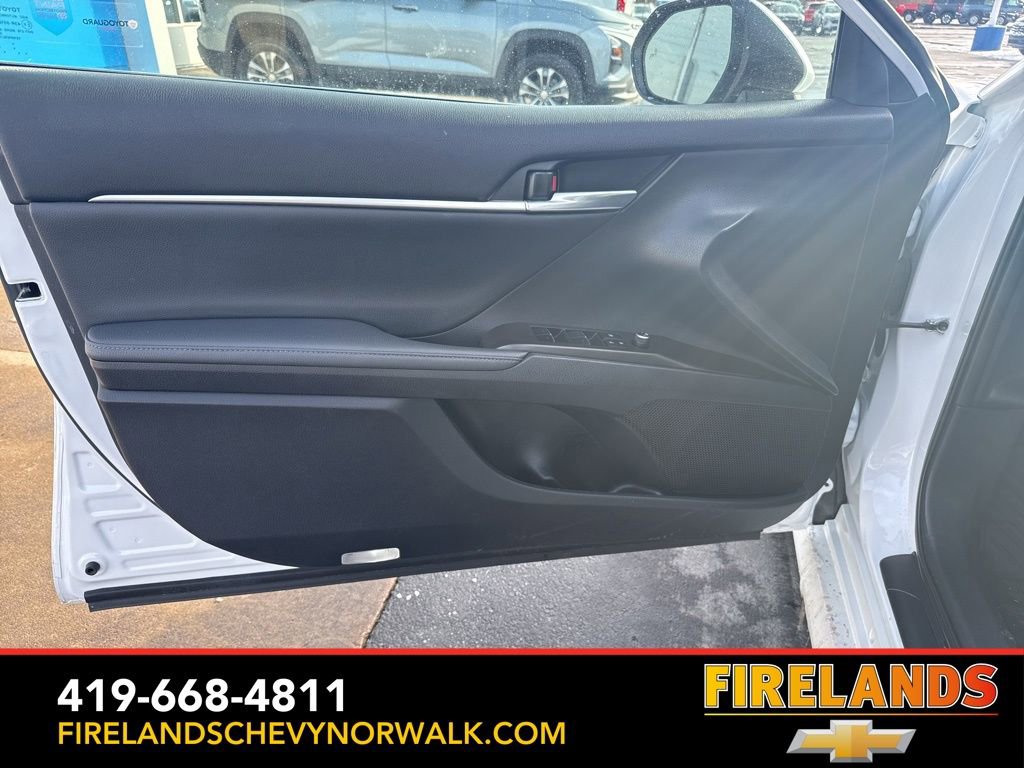 Used 2023 Toyota Camry XLE image 14