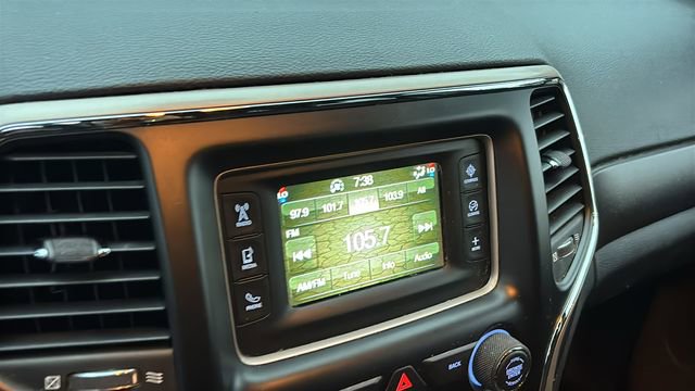 Used 2015 Jeep Grand Cherokee Laredo image 16