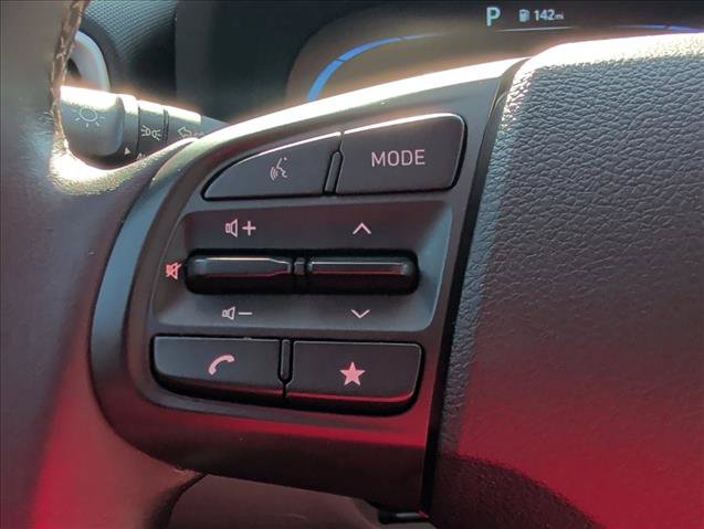 Used 2025 Hyundai Venue SEL FWD image 12