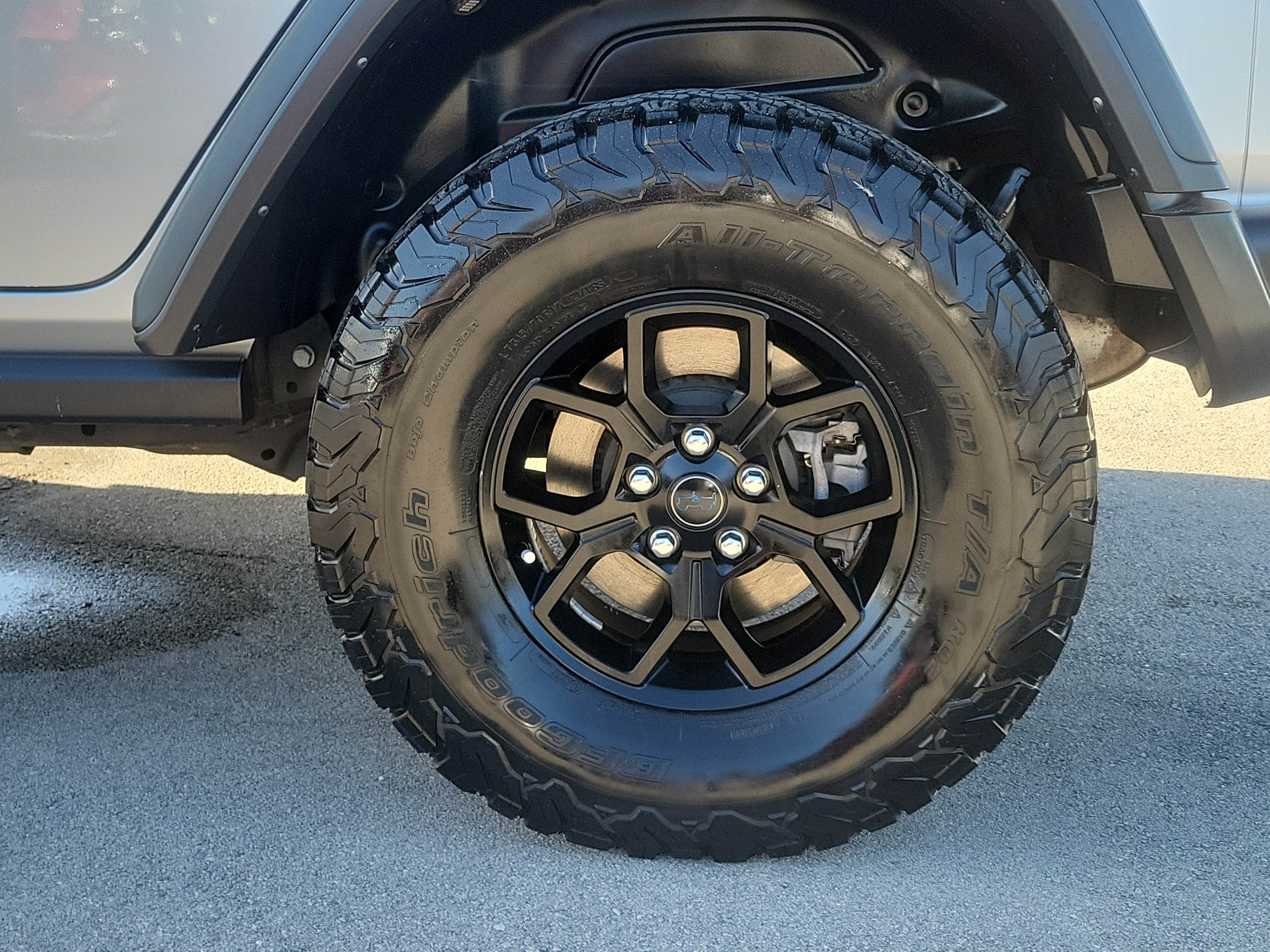 Used 2024 Jeep Wrangler Unlimited AWD/4WD image 25