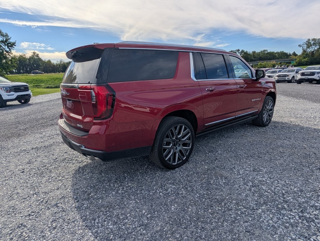Used 2026 GMC Yukon XL Denali Ultimate w/ LPO, Floor Liner Package AWD/4WD image 15