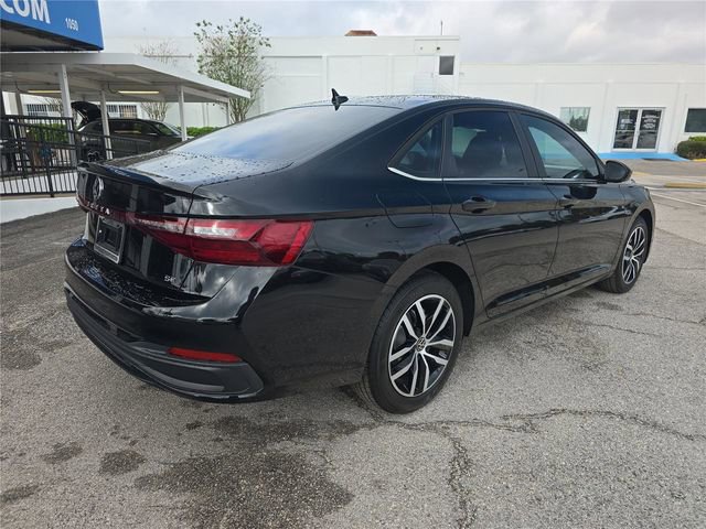 New 2026 Volkswagen Jetta SE image 3