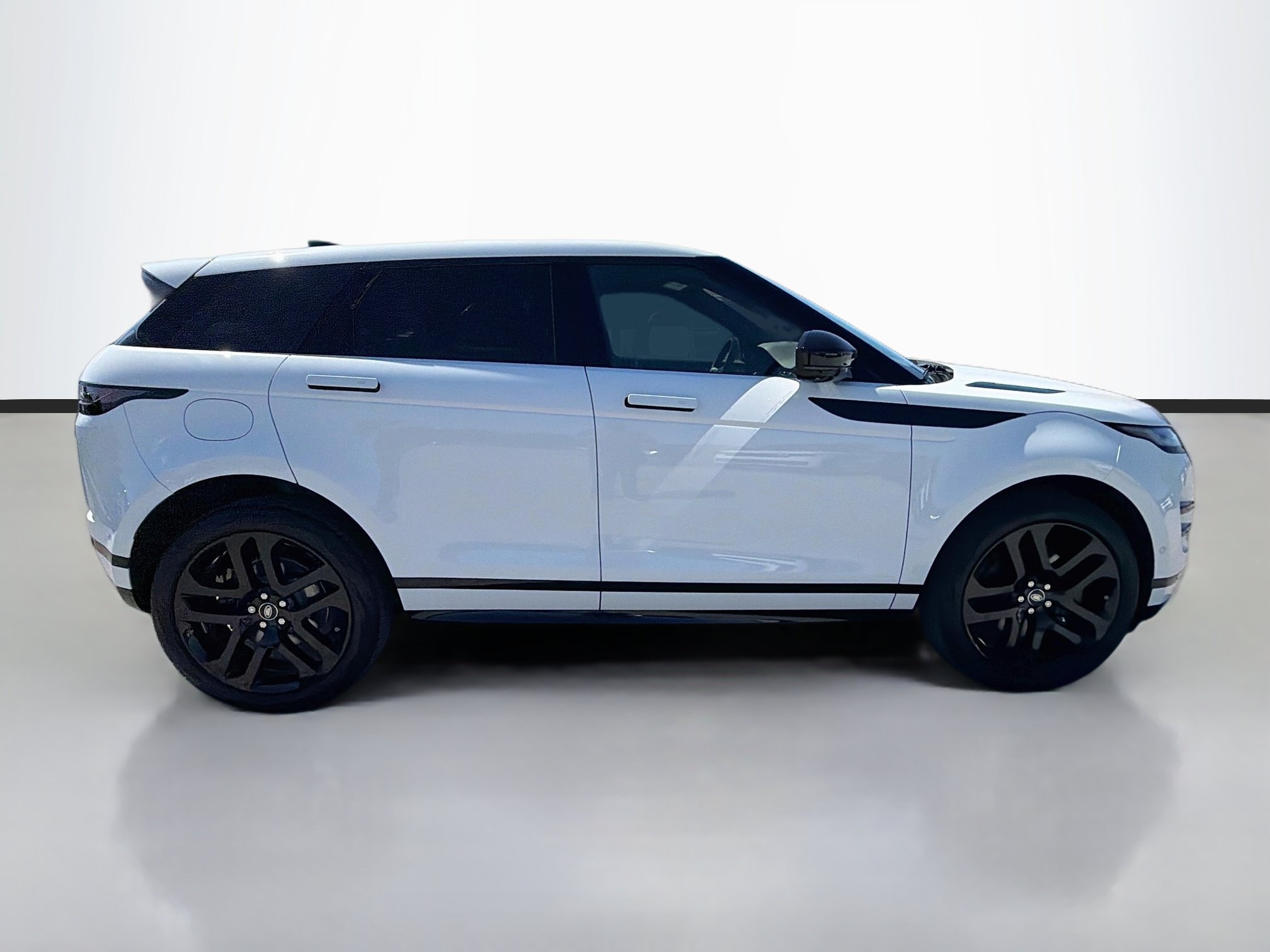 Used 2026 Land Rover Range Rover Evoque Dynamic SE AWD/4WD image 6