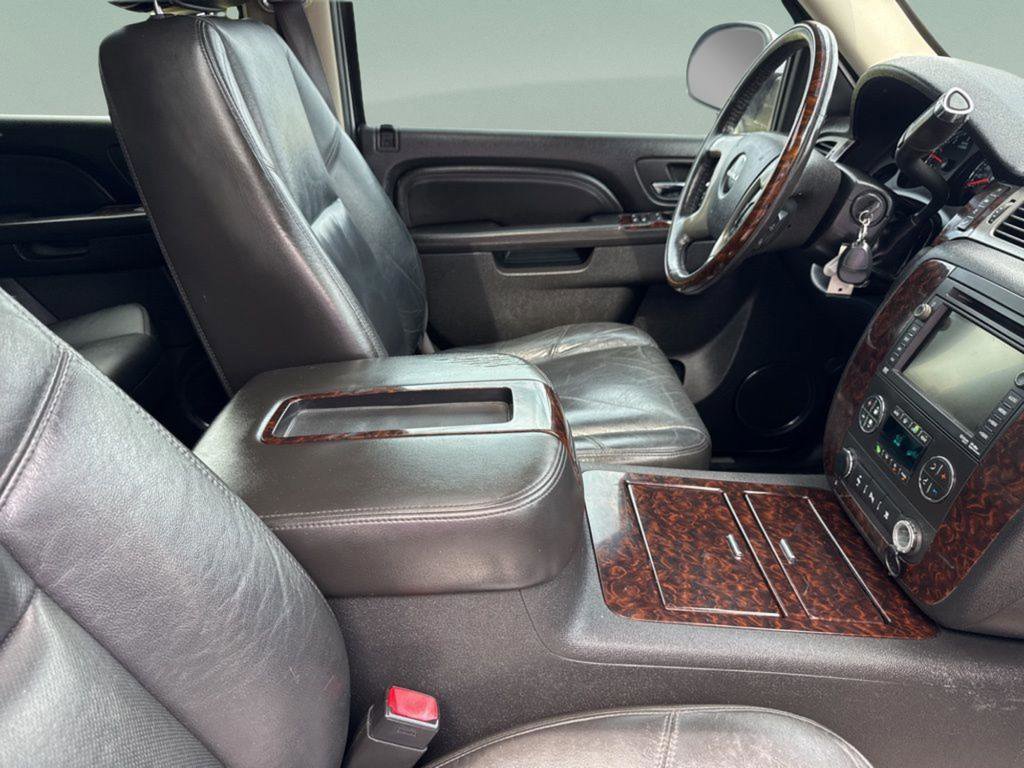 Used 2010 GMC Yukon Denali RWD image 25