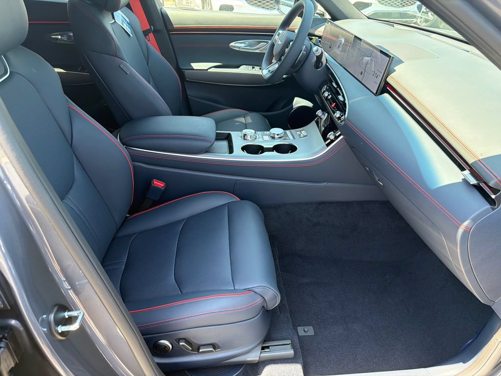 New 2027 Genesis GV70 2.5T Sport Prestige AWD/4WD image 15