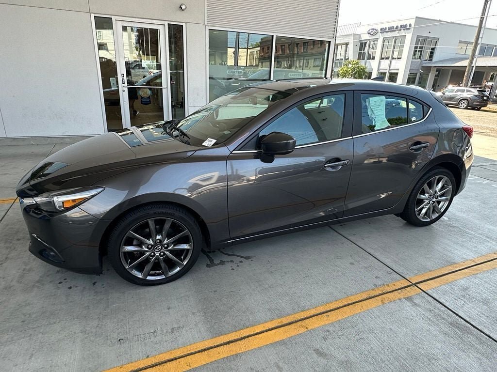 Used 2018 MAZDA MAZDA3 Grand Touring w/ Premium Equipment Package FWD image 3