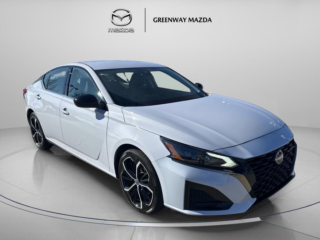 Used 2024 Nissan Altima 2.5 SR image 1