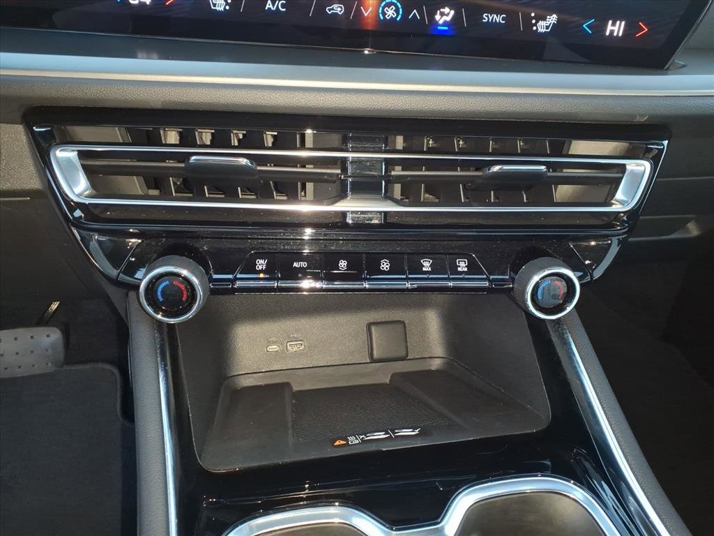 Used 2025 Chevrolet Traverse LT AWD/4WD image 19