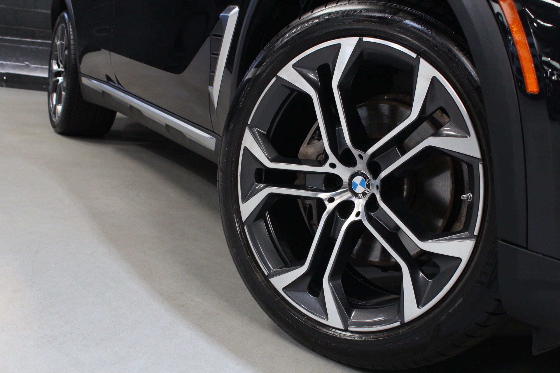 Used 2024 BMW X5 sDrive40i w/ Premium Package RWD image 17