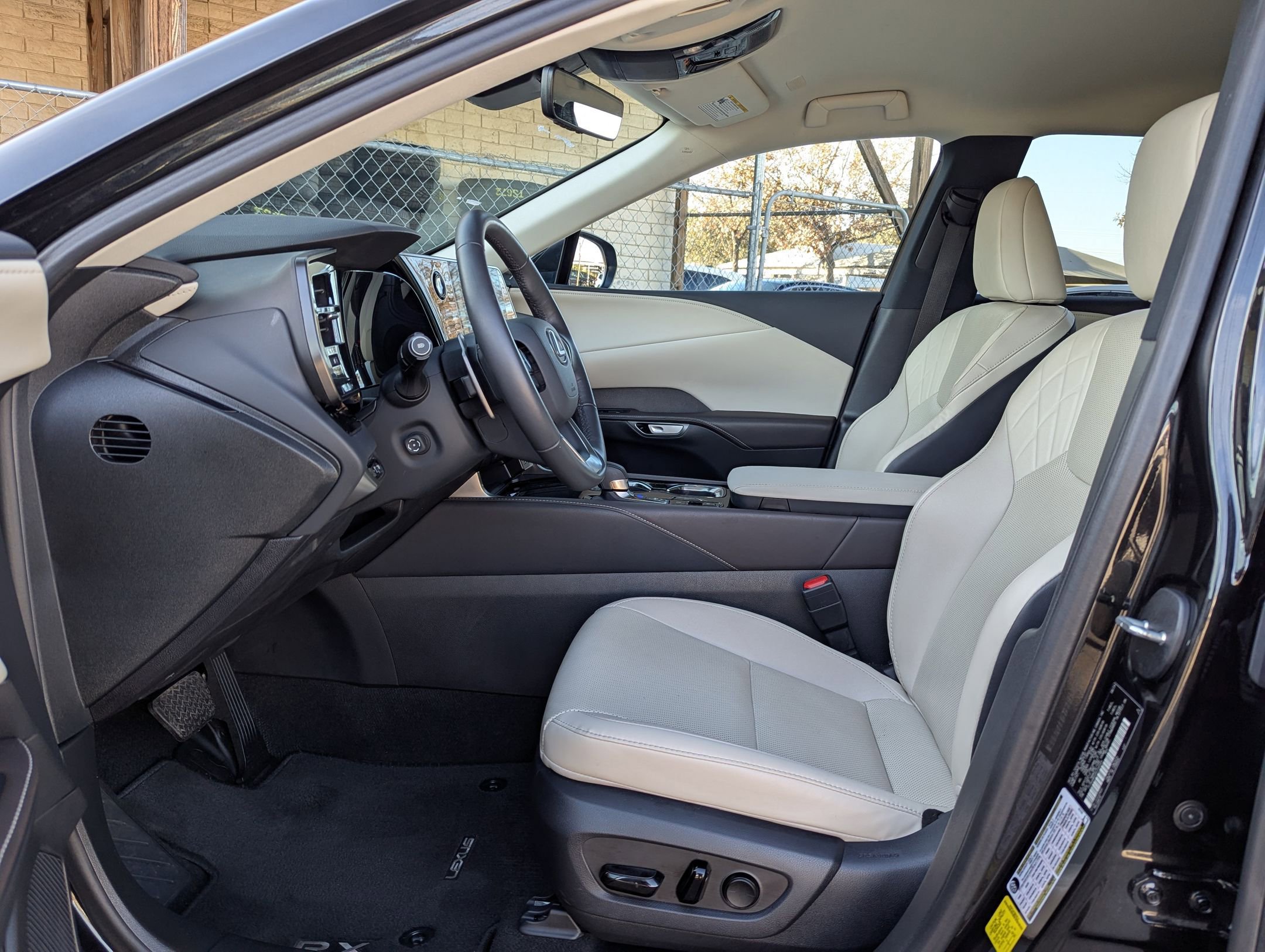 Used 2024 Lexus RX 350 FWD w/ Technology Package image 8