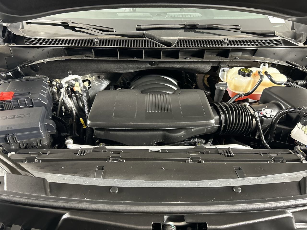 Used 2025 GMC Yukon Elevation image 10