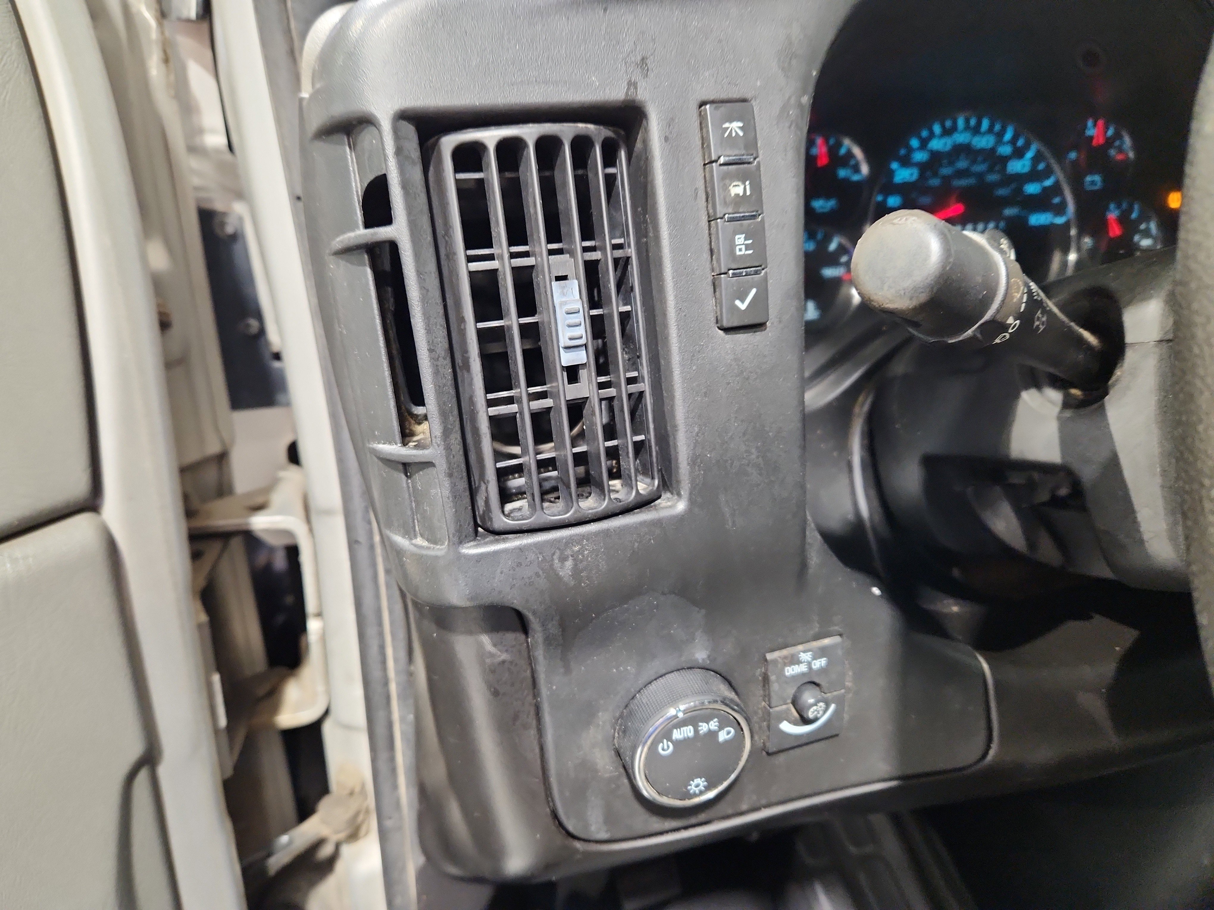 Used 2009 Chevrolet Express 2500 Extended image 10