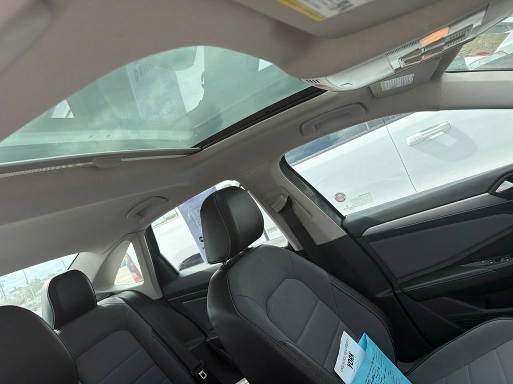 Used 2025 Volkswagen Jetta SE FWD image 29