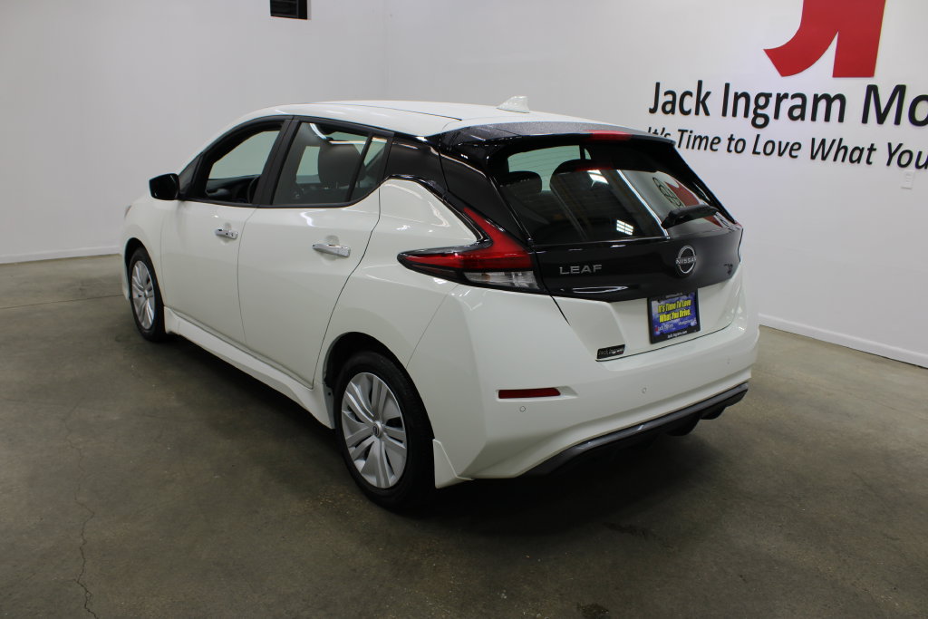 Used 2025 Nissan Leaf S FWD image 3