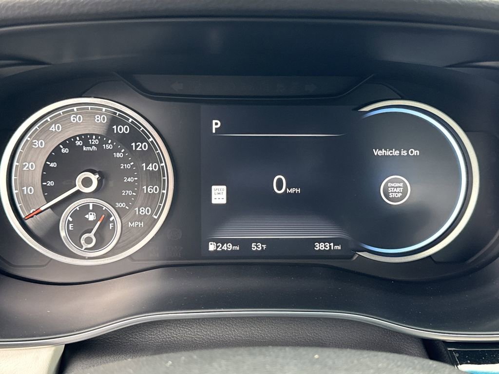 Used 2025 Genesis G70 2.5T image 28