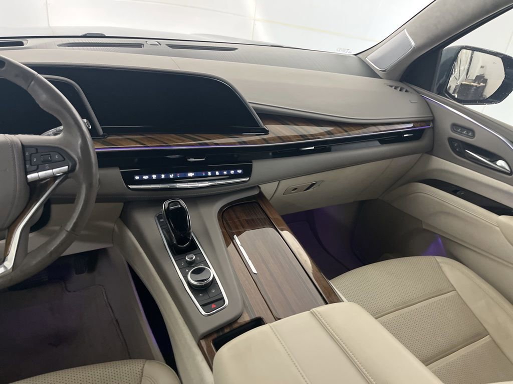 Used 2021 Cadillac Escalade Premium Luxury Platinum AWD/4WD image 35