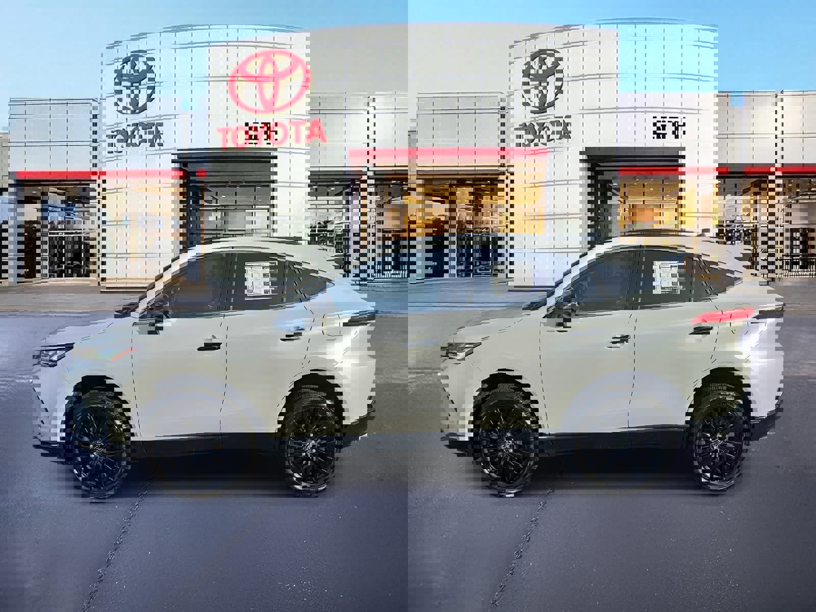 Certified 2024 Toyota Venza XLE image 6