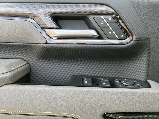 Used 2025 Chevrolet Silverado 2500 ZR2 w/ Technology Package image 11