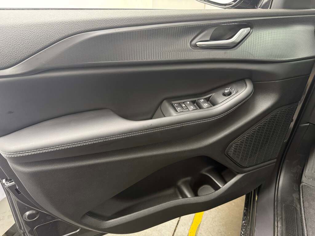 New 2025 Jeep Grand Cherokee L Laredo image 27