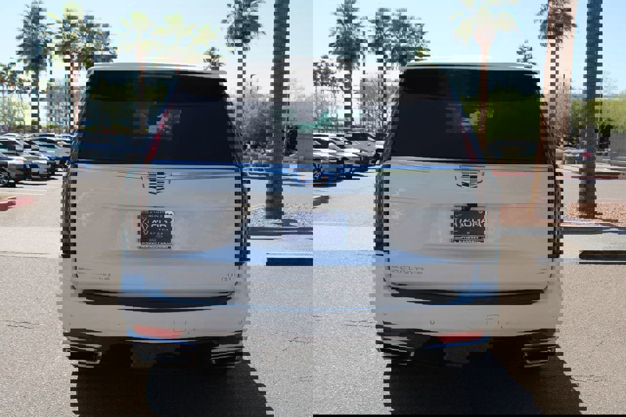 Used 2021 Cadillac Escalade Premium Luxury w/ Driver Assist Tech Package AWD/4WD image 4