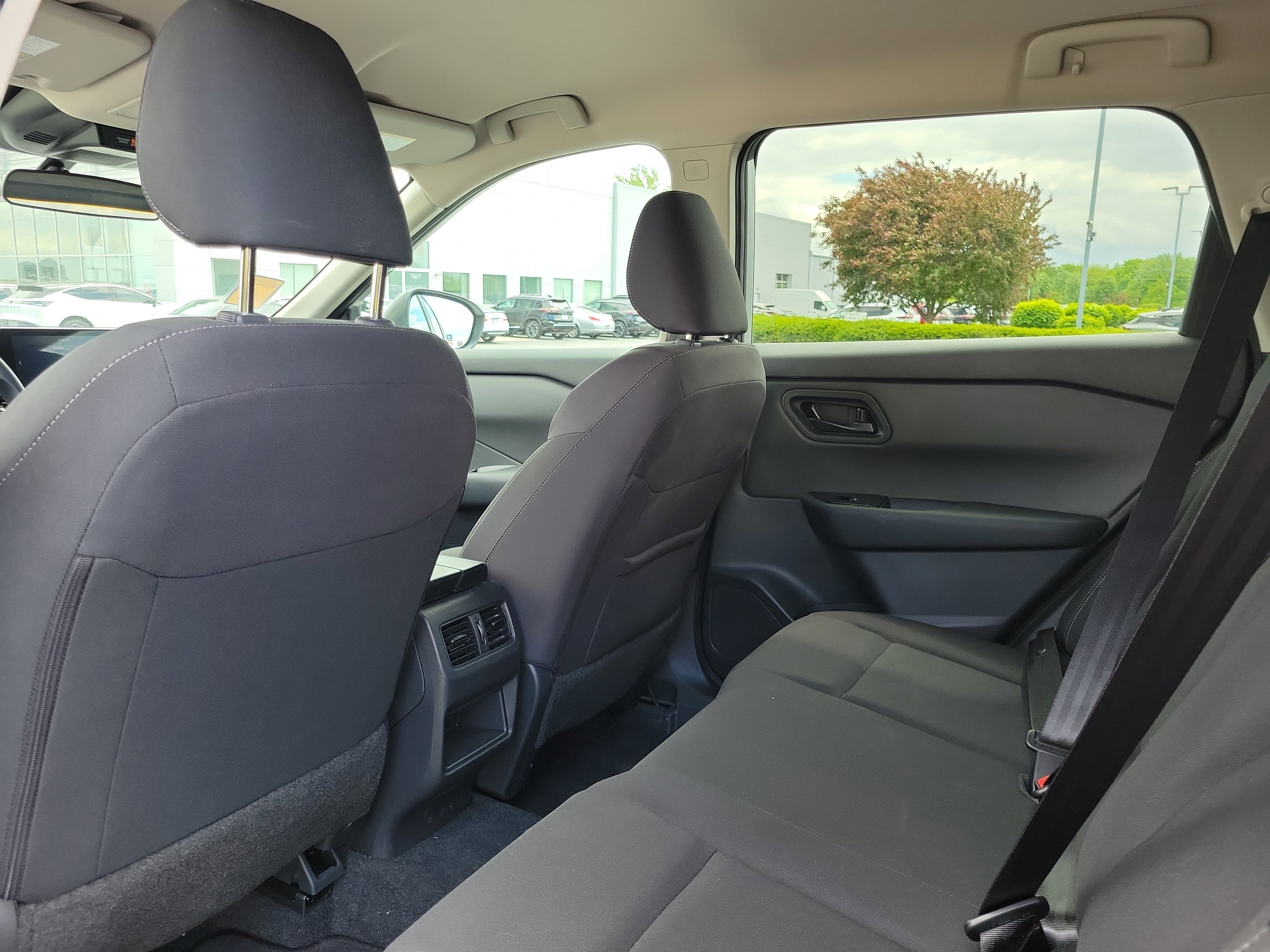 Used 2025 Nissan Rogue S AWD/4WD image 14