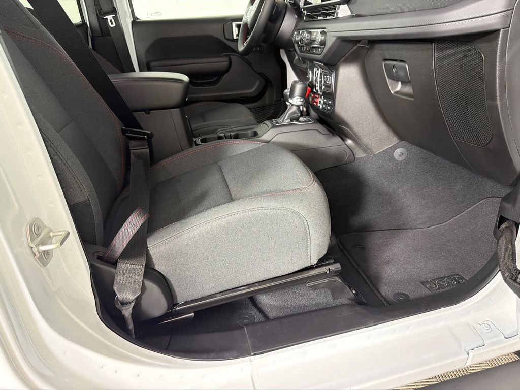 Used 2024 Jeep Gladiator Rubicon w/ Steel Bumper Group AWD/4WD image 13