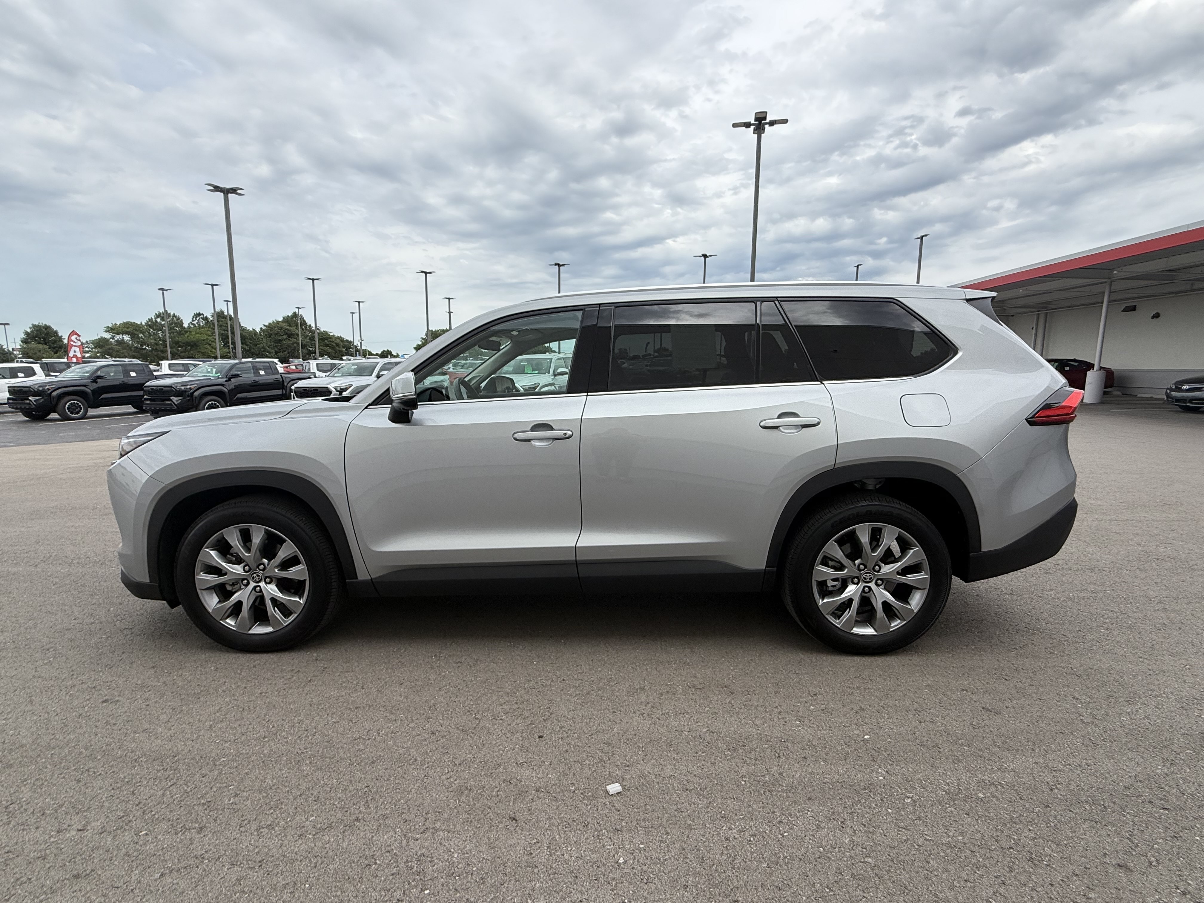 Certified 2024 Toyota Grand Highlander AWD image 23