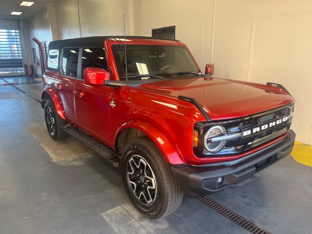 Used 2024 Ford Bronco Outer Banks AWD/4WD image 1