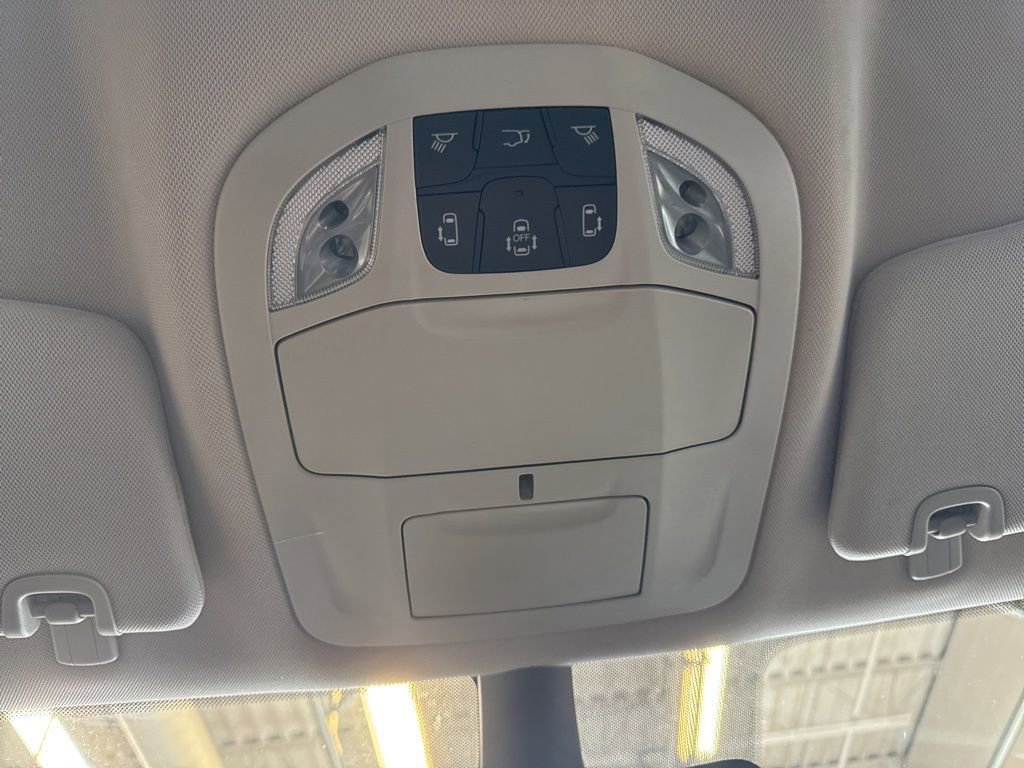Used 2023 Chrysler Voyager LX image 26