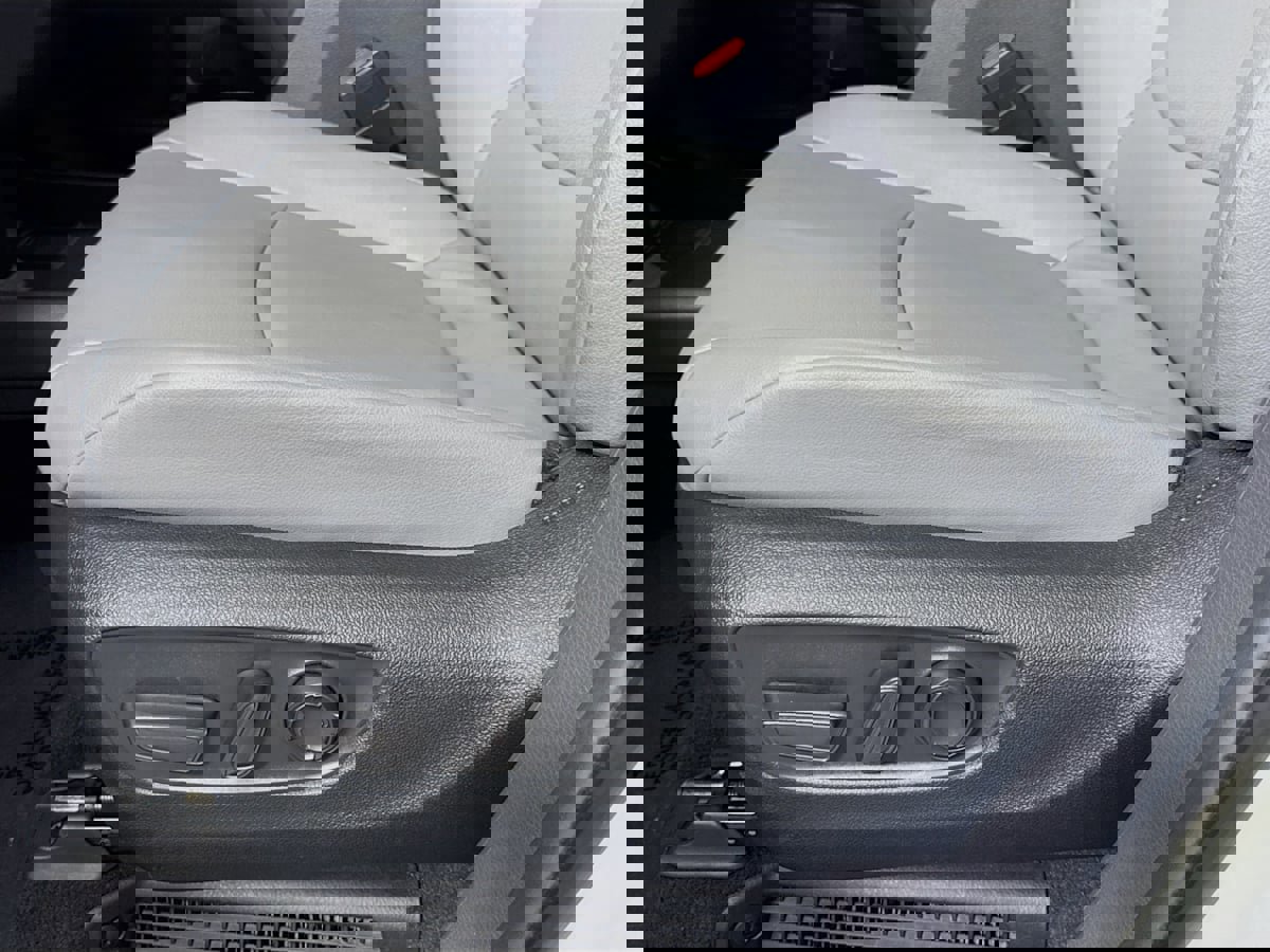 Used 2024 Toyota Sienna XLE image 22