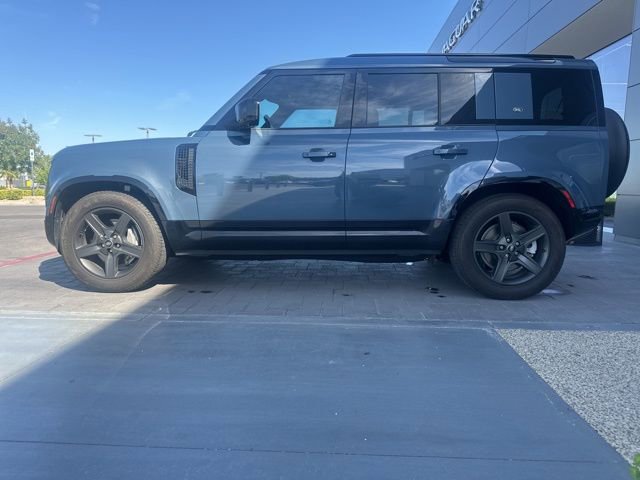 Used 2024 Land Rover Defender 110 X-Dynamic SE image 8