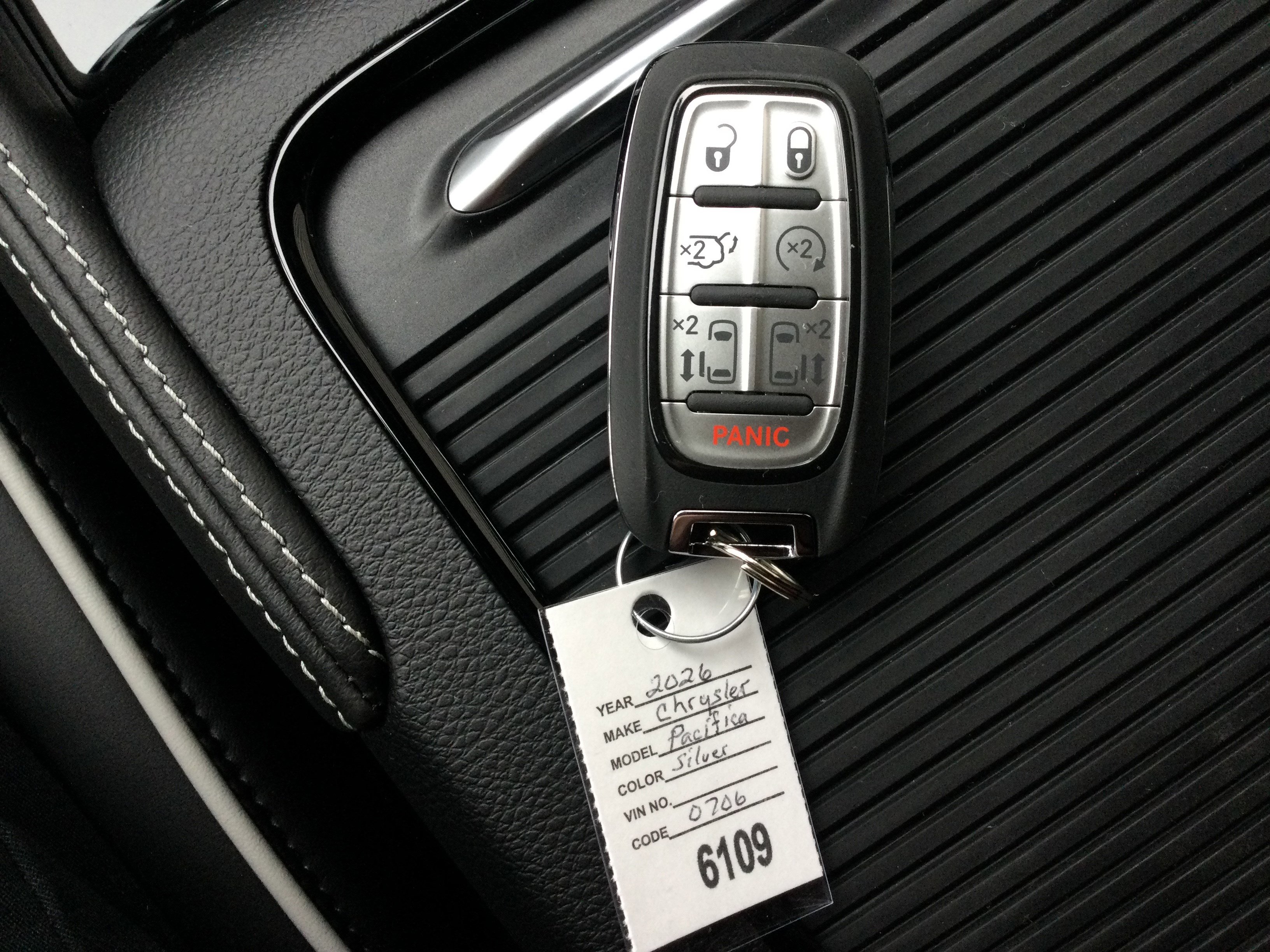 New 2026 Chrysler Pacifica Limited image 19