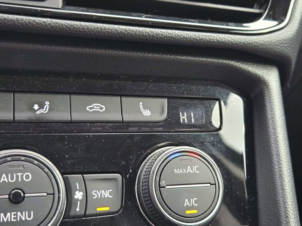 Used 2024 Volkswagen Taos SE image 27